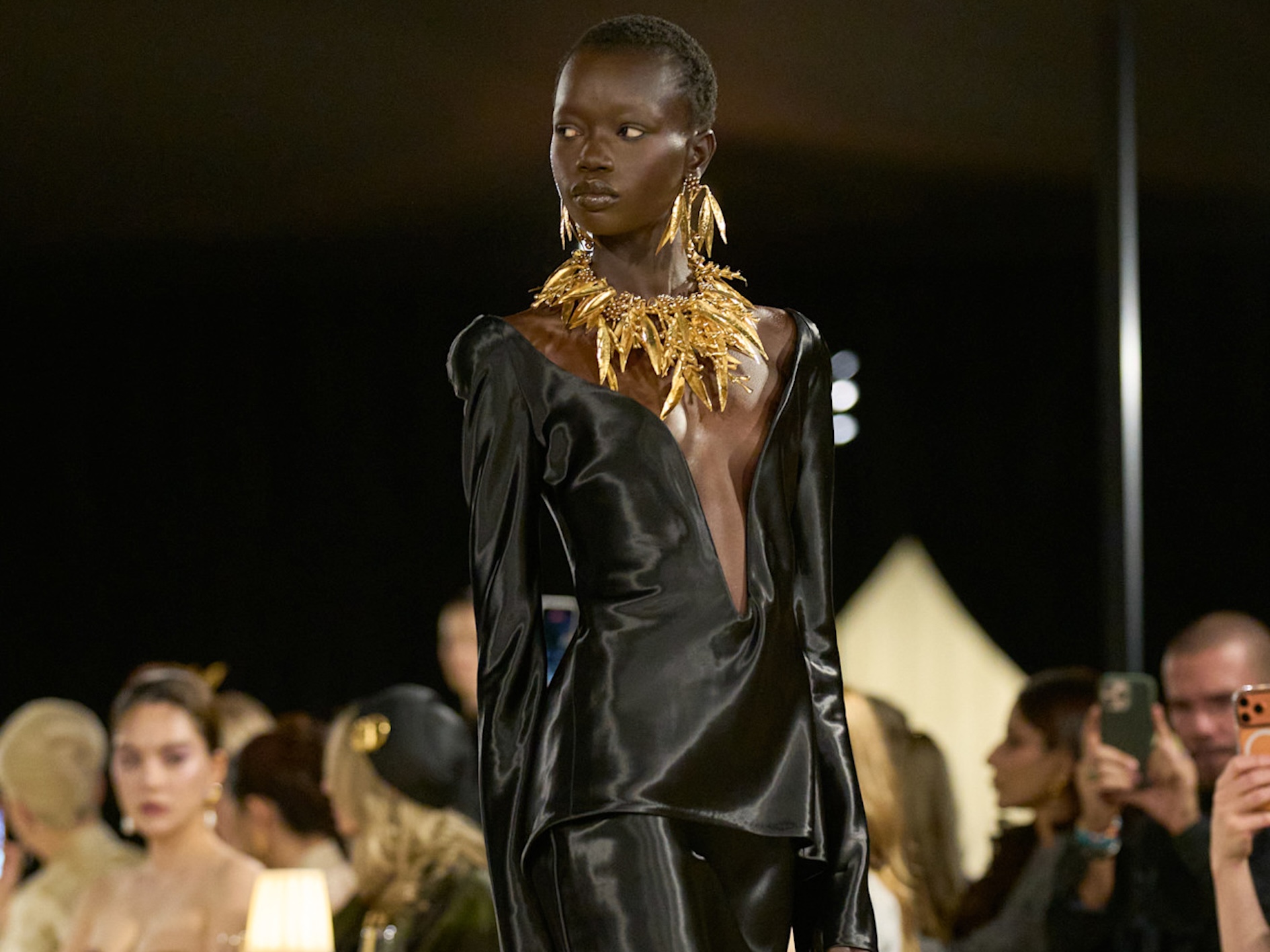 Schiaparelli SS27 Makes The Case For Oversized Gold Jewelry